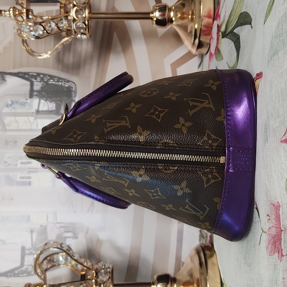 - - `ღ´- ♥ -`ღ´ FABULOUS CONDITION `ღ´- ♥ -`ღ´ Authentic Louis Vuitton ALMA - Picture 7 of 17